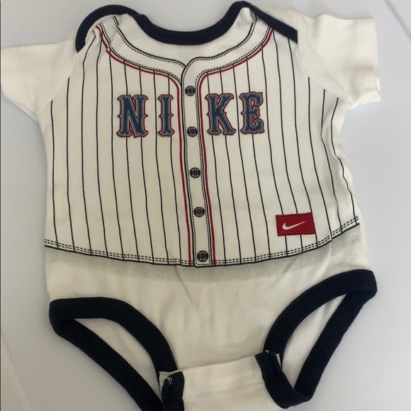Infant Nike bodysuit - Picture 3 of 5